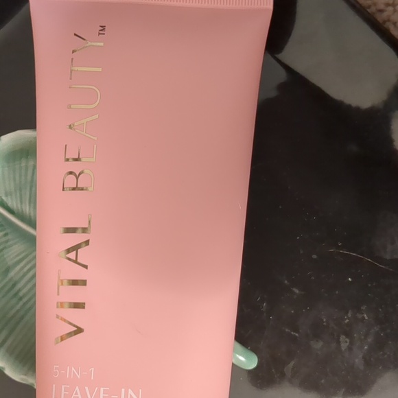 Hair Leave in Treatment - Picture 2 of 4